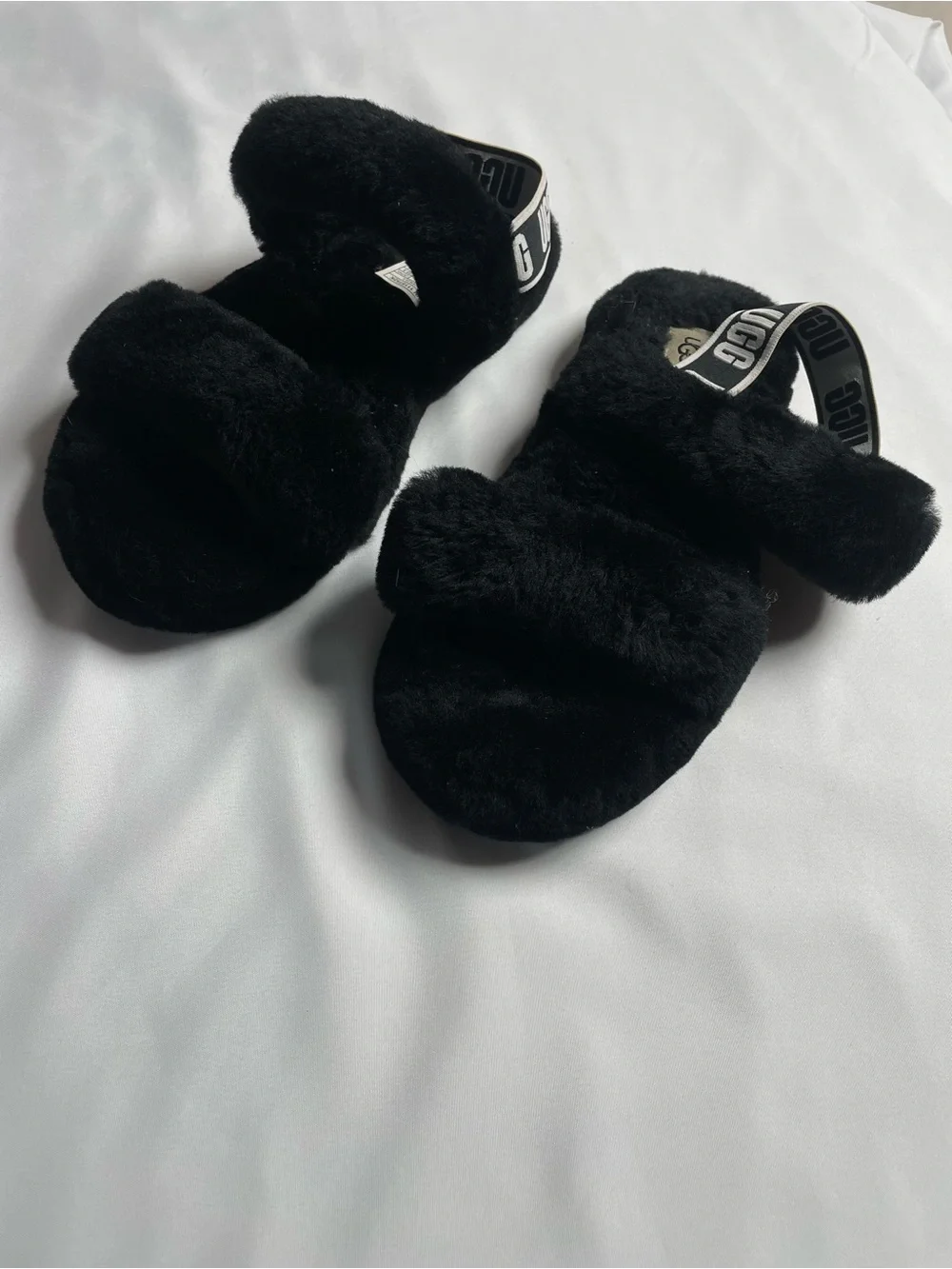 UGG Fluff Yeah Slide Slippers – Black Fuzzy Logo Strap, Size 4
